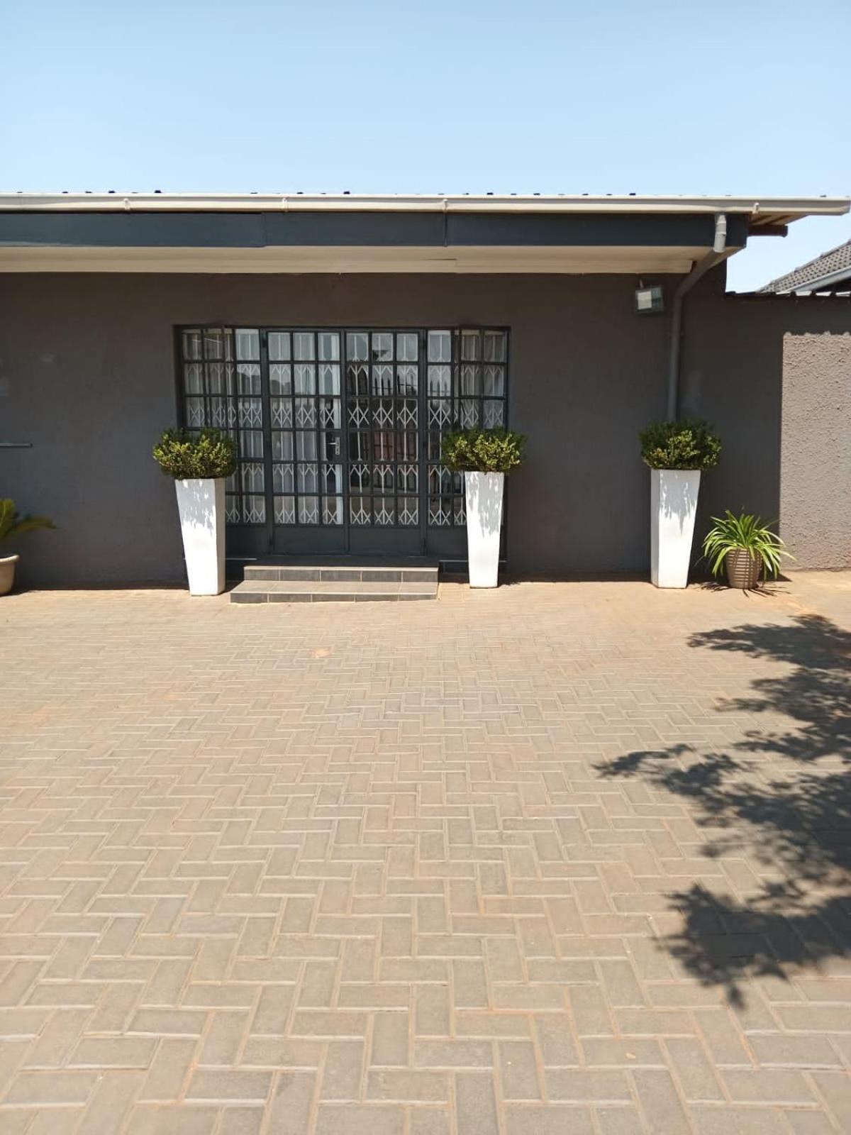 African Kingdom Guest House Boksburg Exterior foto