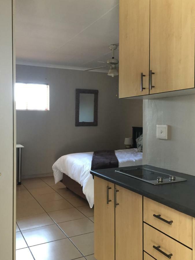 African Kingdom Guest House Boksburg Exterior foto